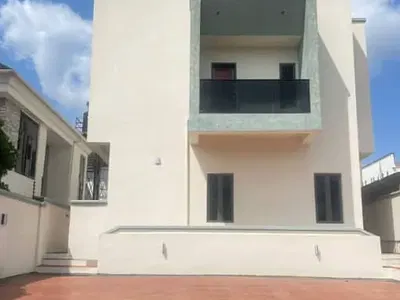 Well Finished 3BR Terrace