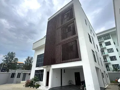 Luxury 5 Bedroom Fully Detached House with 2 Room BQ, Elevator