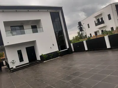 Luxurious 5 Bedroom Duplex