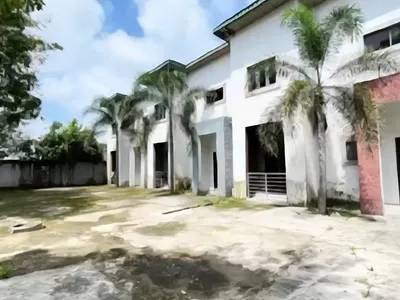 Distressed 4 Units of 3 Bedroom Duplexes