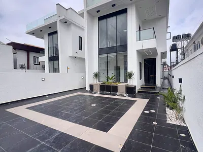5 Bedroom Detached Duplex