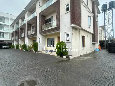 4-Bedroom Terraced Duplex with BQ