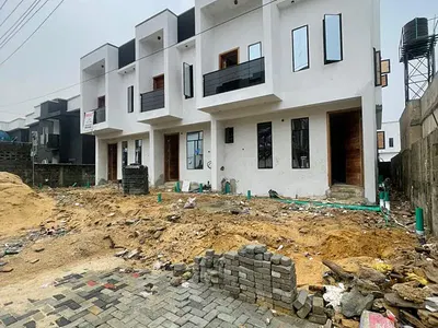 Wonderfully Finished 2 Bedroom Terraced Duplex in a Seren Environment