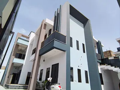 6 Bedrooms Detached Duplex