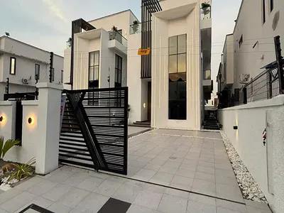 Luxury 5 Bedroom Fully Detached Duplex