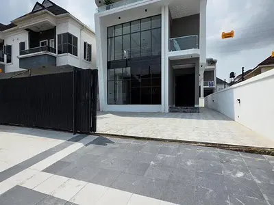 Luxury 5 Bedroom Detached Home with BQ & Swimming Pool