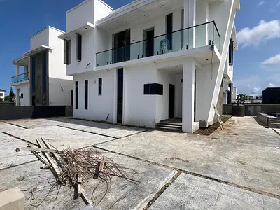 Contemporary 4 Bedroom Duplex