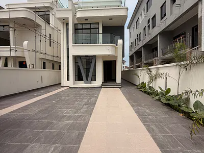 Luxury 5 Bedroom Duplex with BQ, Pool, Gym Space and a Cinema Room