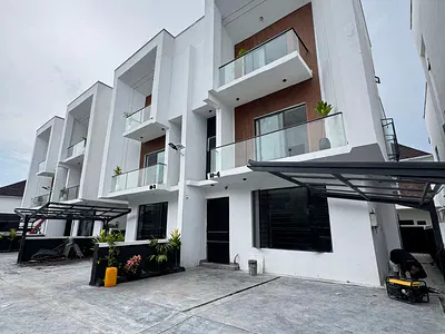 Stunning 4 Bedroom Semi-Detached Triplex with a BQ
