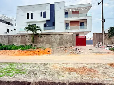 Newly Built 5 Bedroom Fully Detached Duplex with a Room BQ