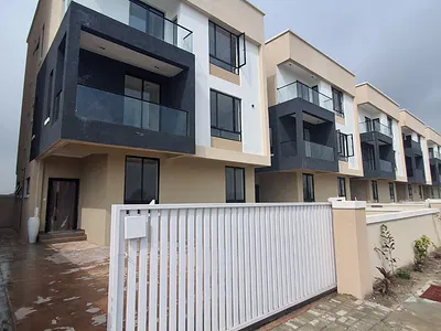 Fully Detached 6 Bedroom Duplex with a Room BQ