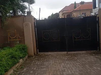5-Bed Spacious Duplex (Suitable for Office Use)