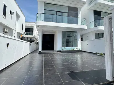 Luxury 5 Bedroom Detached House with a Room BQ