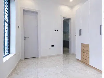 Luxury 5 Bedroom Semi Detached