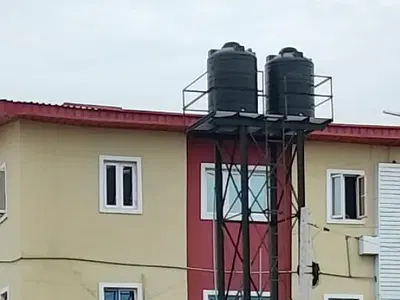 Neat 2 Bedroom Top Flat