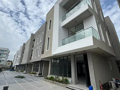 Standard 5 Bedroom Detached in Ikoyi with Study Room, Mini Lounge