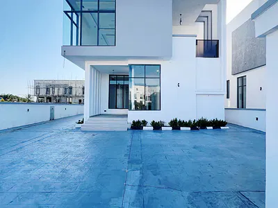 4 Bedroom Fully Detached with Swimming Pool, Home Office/ Study Room,