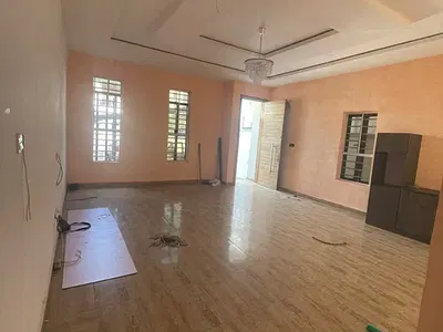 Studio with Well Fitted Open Plan Kitchen