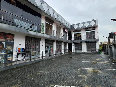 Two Shop Together in Thomas Estate