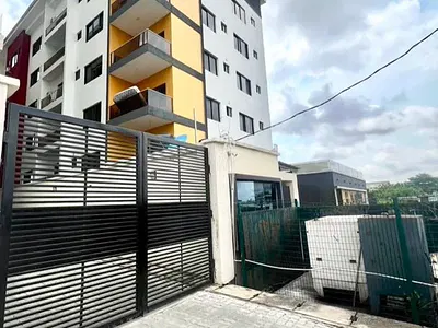 Luxury 3 Bedroom Apartment with Communal Elevator and Gym