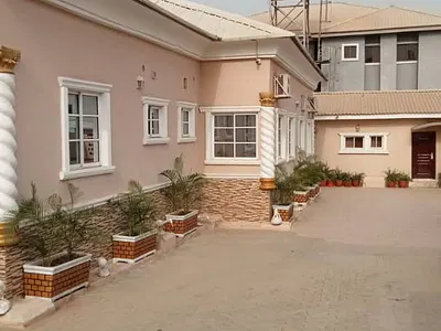 Beautiful 4 Bedroom Serviced Detached Bungalow, 2 Rooms BQ, Office