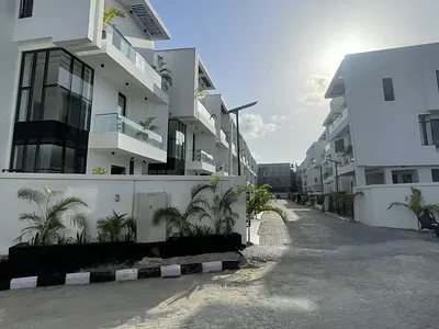 Impeccable Finnished 4 Bedroom Semi-Detached Triplex + BQ