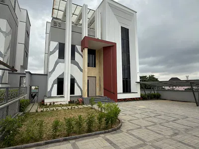 Beautiful 3 Nos. of 5 Bedrooms Detached Duplexes, Bq, Elevator, Inverter
