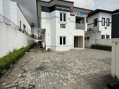 5 Bedroom Detached House on About 500 SQM Land with Swimming Pool