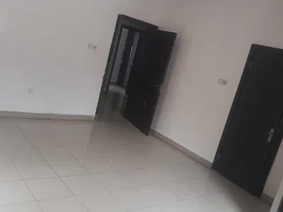 Spacious 3 Bedrooms Upstairs