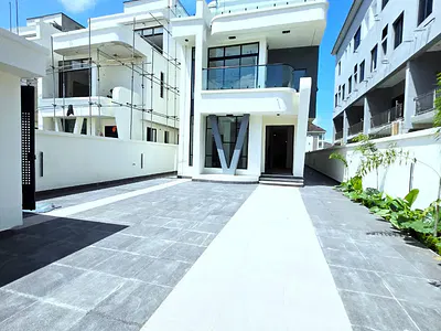 Luxury 5 Bedroom Fully Detached