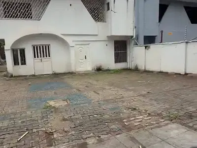 Standalone 4 Bedroom Detached Duplex & 2 Room BQ' 8car Space, Office/Residential Use