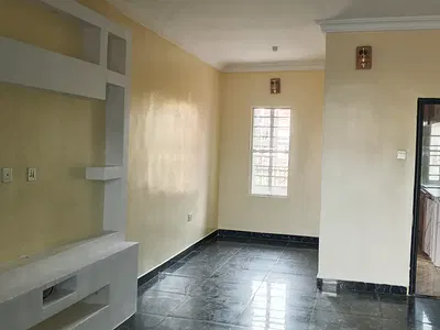 Sharp 2 Bedroom Upstairs