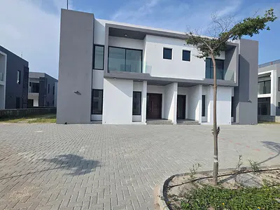 Luxury 4 Bedroom Semi-Detached Duplex in a Beach Front Estate