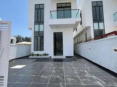 Newly Out 5 Bedroom Commercial Building