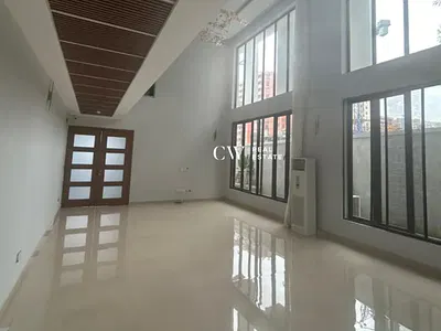 6 Bedroom Detached House