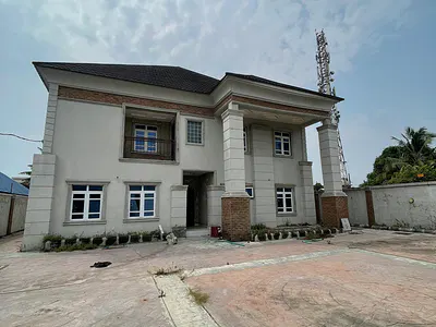 Massive 6 Bedroom Duplex with 2 Nos of Spacious 2 Bedroom Apartments.