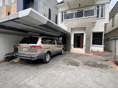 Spacious 5 Bedroom Detached Duplex with BQ