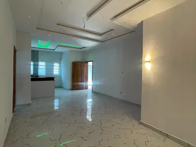 Lovely Spacious and Tastefully Finished 2 Bedroom Apartment in a Nice