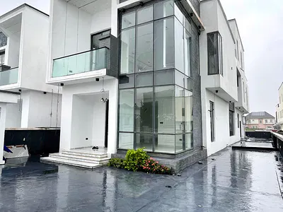 Spacious 5 Bedroom Duplex