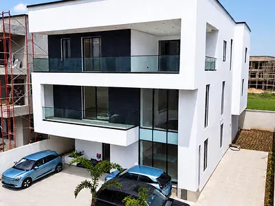 Lovely 5 Bedroom Detached Duplex