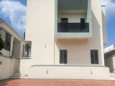 Lovely 2 Bedroom Duplex with a BQ