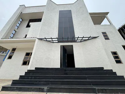 Luxury Finished 7 Bedroom Mansion with Basement