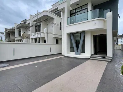 Contemporary 5bedroom Fully Detached Duplex
