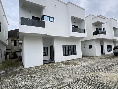 Fully Detached 4bedroom Terrace Duplex Comes with BQ