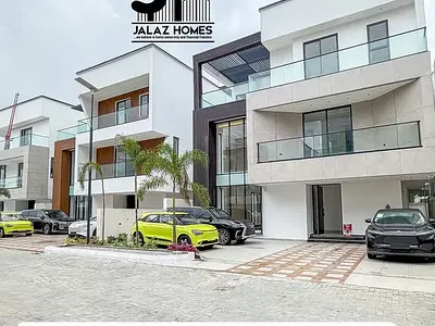 Contemporary 6 Bedroom Detached Duplex