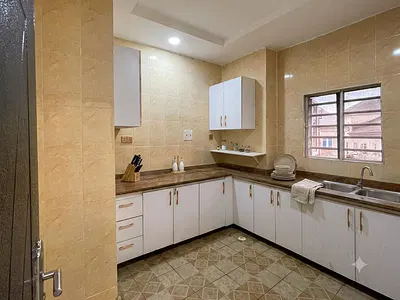 A Modern Luxurious 2 Bedroom Up Flat