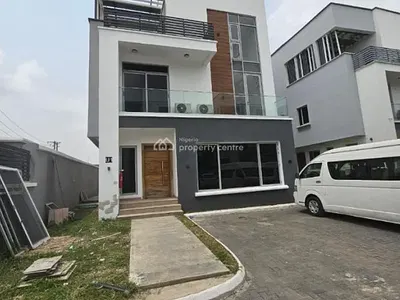 4-Bed Luxury Smart House with Pool