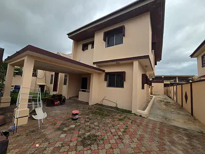 A Lovely 4 Bedroom Semi-Detached Duplex with a Room Duplex
