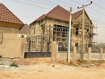 5 Bedroom Fully Detached Duplex with BQ in Lifecamp