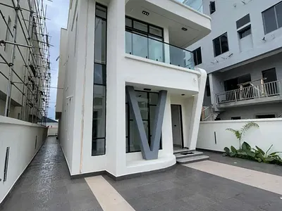 Contemporary 5 Bedroom Fully Detached Duplex + BQ, Pool, Cinema, Gym
